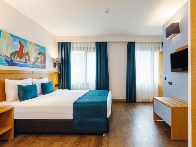 Compare Urban Hotel Amenities: A Strategic Audit of Hospitality Infrastructure