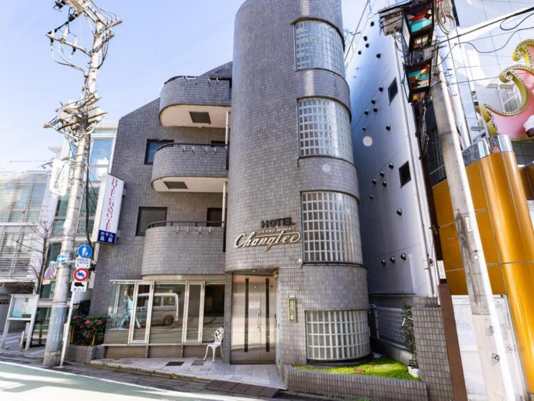 How to Avoid Urban Hotel Hidden Fees: A Financial Audit of Hospitality Transparency
