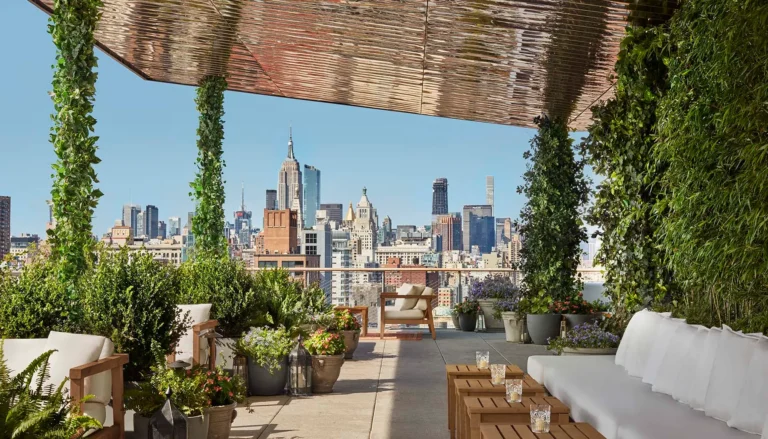 Luxury Rooftop Urban Hotels USA: An Asset Valuation and Operational Guide