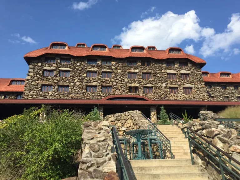 Top Historic Urban Hotels in America: An Operational Audit